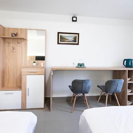 Studio Apartment Cudo Nevidjeno Karuc Buitenkant foto
