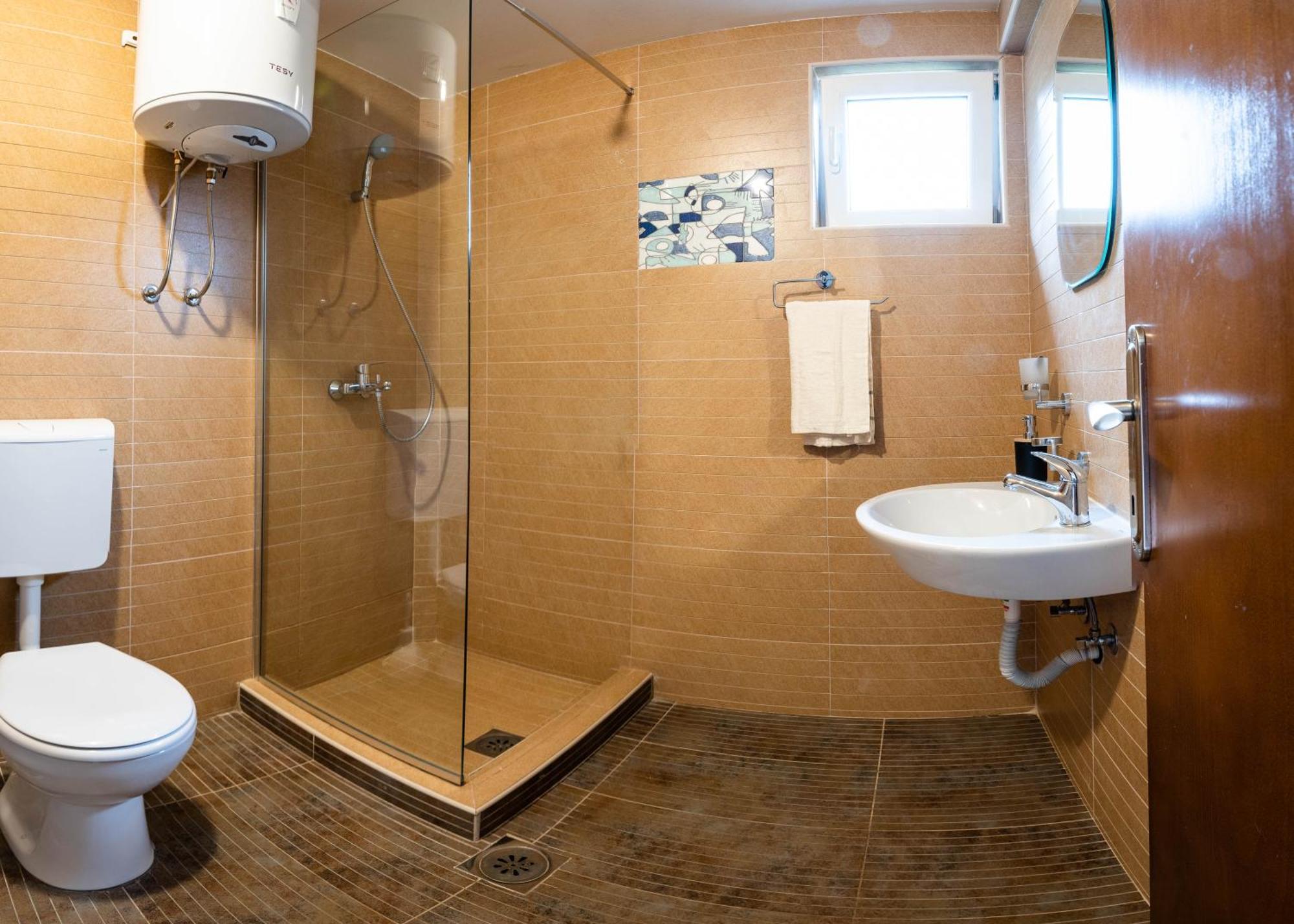 Studio Apartment Cudo Nevidjeno Karuc Buitenkant foto